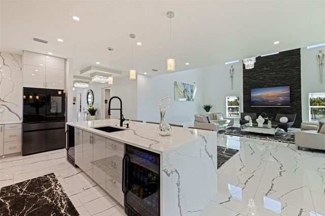 6062 BAYOU GRANDE BOULEVARD NE, St Petersburg, FL 33703