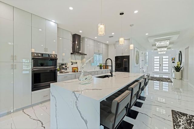 6062 BAYOU GRANDE BOULEVARD NE, St Petersburg, FL 33703