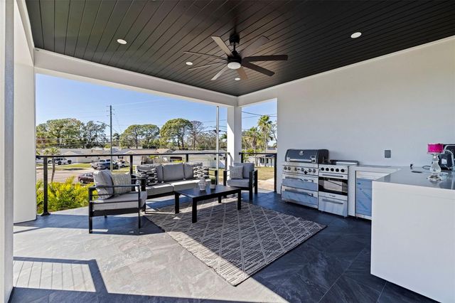 6062 BAYOU GRANDE BOULEVARD NE, St Petersburg, FL 33703