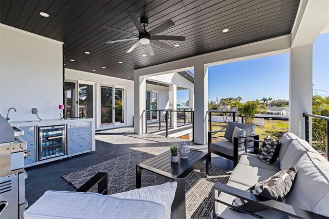 6062 BAYOU GRANDE BOULEVARD NE, St Petersburg, FL 33703