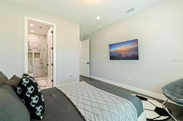 6062 BAYOU GRANDE BOULEVARD NE, St Petersburg, FL 33703