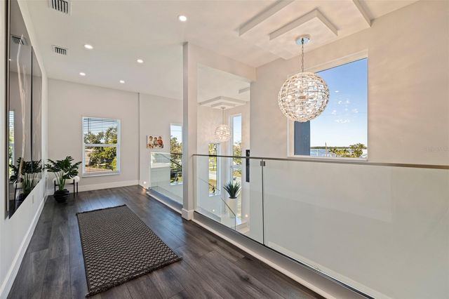 6062 BAYOU GRANDE BOULEVARD NE, St Petersburg, FL 33703