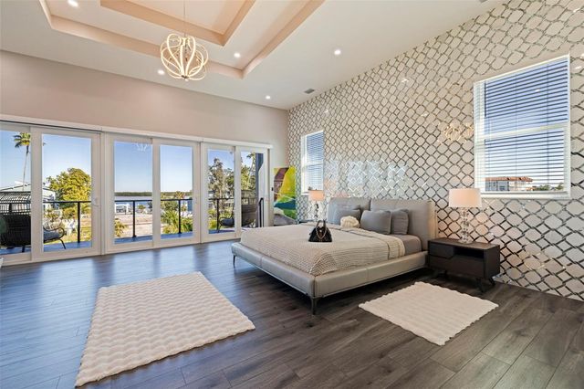 6062 BAYOU GRANDE BOULEVARD NE, St Petersburg, FL 33703