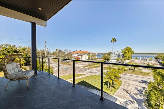 6062 BAYOU GRANDE BOULEVARD NE, St Petersburg, FL 33703