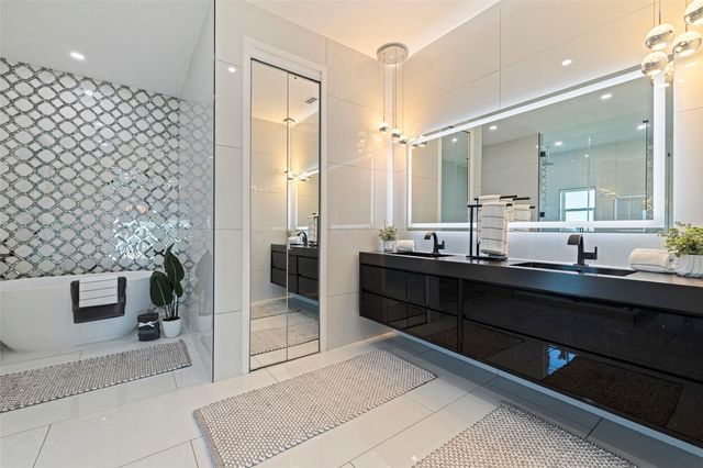 6062 BAYOU GRANDE BOULEVARD NE, St Petersburg, FL 33703