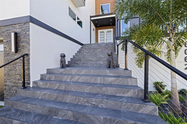 6062 BAYOU GRANDE BOULEVARD NE, St Petersburg, FL 33703