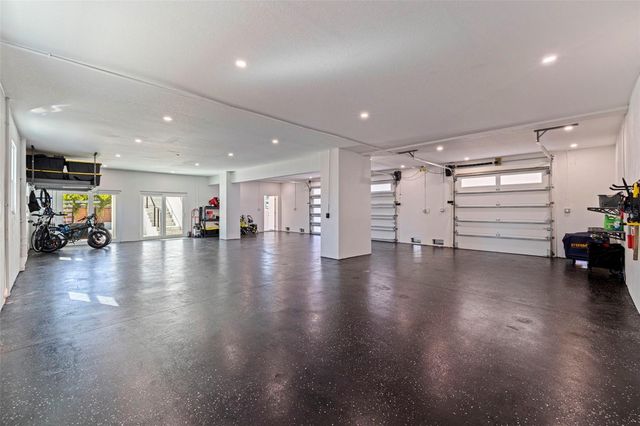 6062 BAYOU GRANDE BOULEVARD NE, St Petersburg, FL 33703