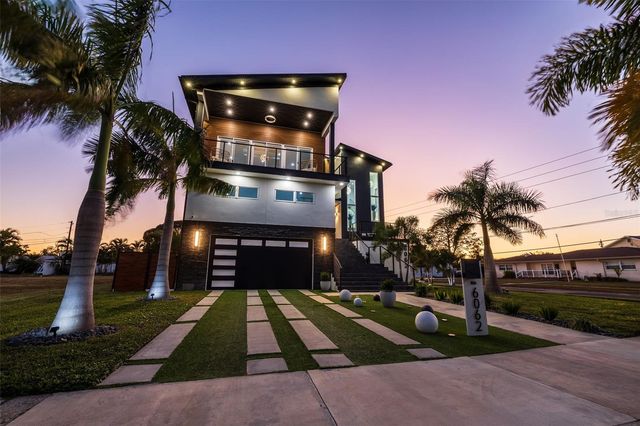 6062 BAYOU GRANDE BOULEVARD NE, St Petersburg, FL 33703