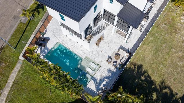 6062 BAYOU GRANDE BOULEVARD NE, St Petersburg, FL 33703