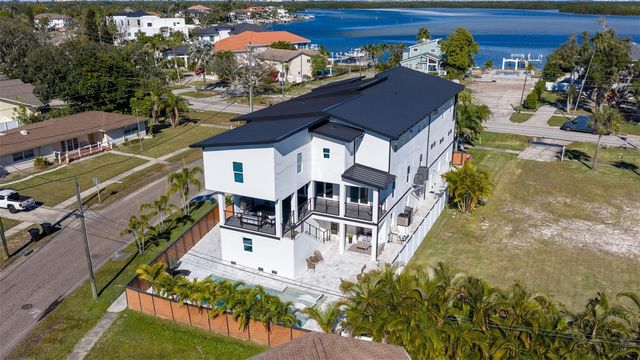 6062 BAYOU GRANDE BOULEVARD NE, St Petersburg, FL 33703