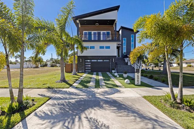 6062 BAYOU GRANDE BOULEVARD NE, St Petersburg, FL 33703