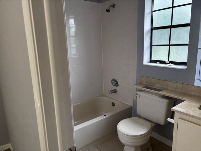 352 Prestwick Circle 1, Palm Beach Gardens, FL 33418