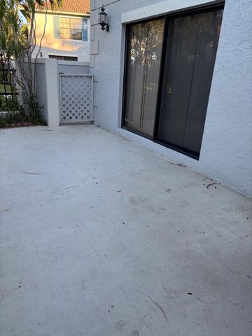 352 Prestwick Circle 1, Palm Beach Gardens, FL 33418