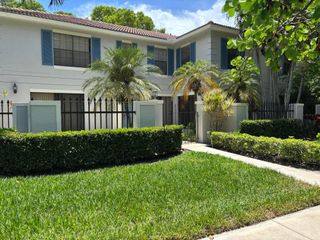 352 Prestwick Circle 1, Palm Beach Gardens, FL 33418