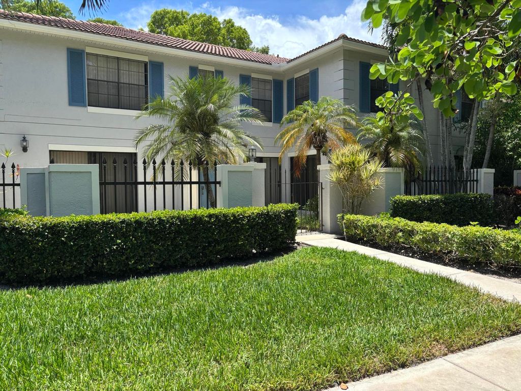 352 Prestwick Circle 1, Palm Beach Gardens, FL 33418