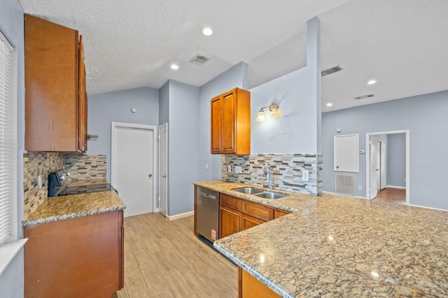 11059 Landsbury Circle, Houston, TX 77099