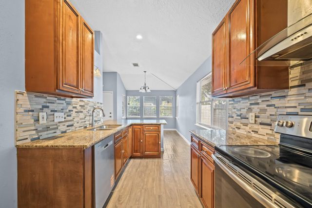 11059 Landsbury Circle, Houston, TX 77099