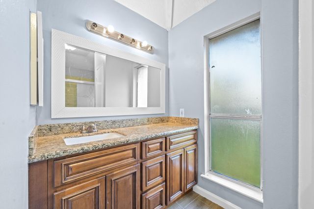 11059 Landsbury Circle, Houston, TX 77099