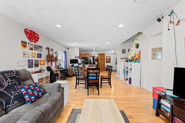 25 James St 7, Malden, MA 02148