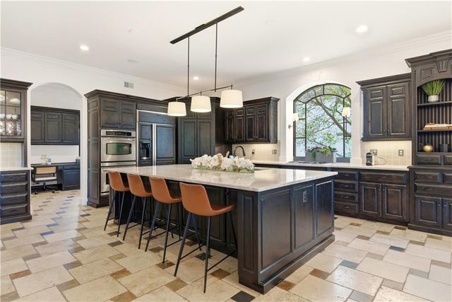 5015 W 147TH Street, Leawood, KS 66224