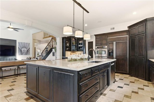 5015 W 147TH Street, Leawood, KS 66224