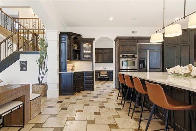 5015 W 147TH Street, Leawood, KS 66224