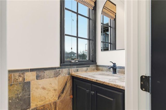 5015 W 147TH Street, Leawood, KS 66224