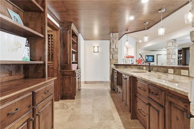 5015 W 147TH Street, Leawood, KS 66224