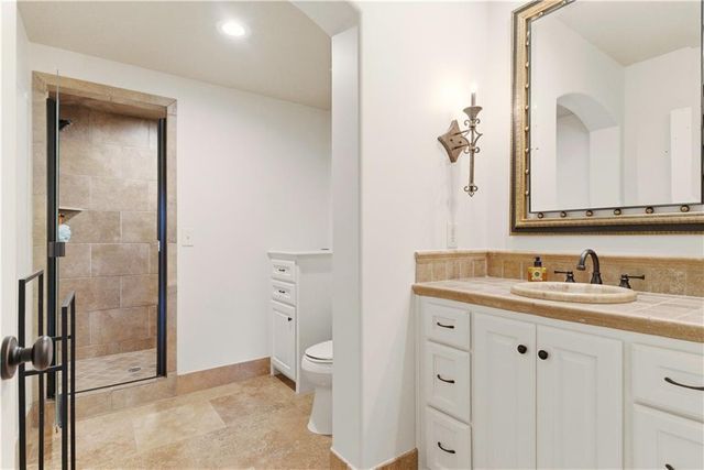 5015 W 147TH Street, Leawood, KS 66224