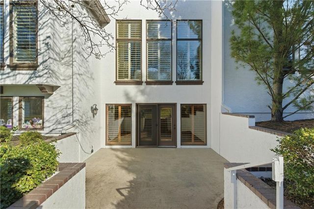 5015 W 147TH Street, Leawood, KS 66224