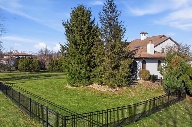 5015 W 147TH Street, Leawood, KS 66224