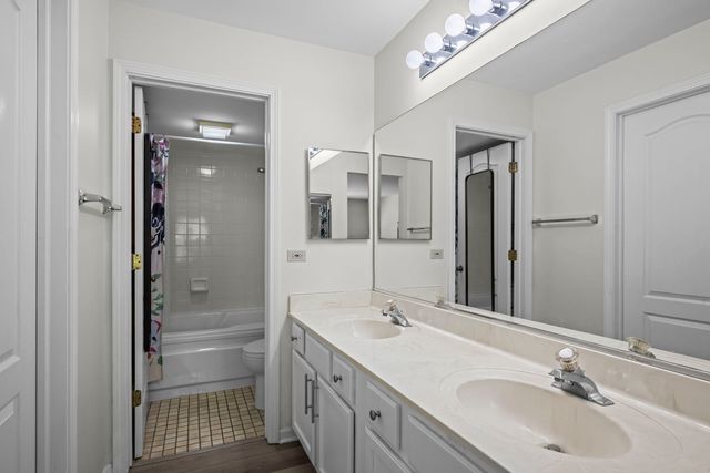 324 Satinwood Court N, Buffalo Grove, IL 60089