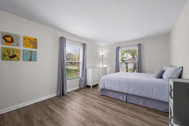 324 Satinwood Court N, Buffalo Grove, IL 60089