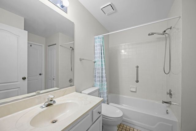 324 Satinwood Court N, Buffalo Grove, IL 60089