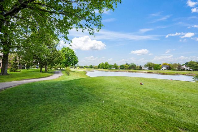 324 Satinwood Court N, Buffalo Grove, IL 60089