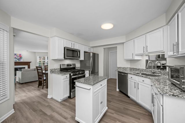 324 Satinwood Court N, Buffalo Grove, IL 60089