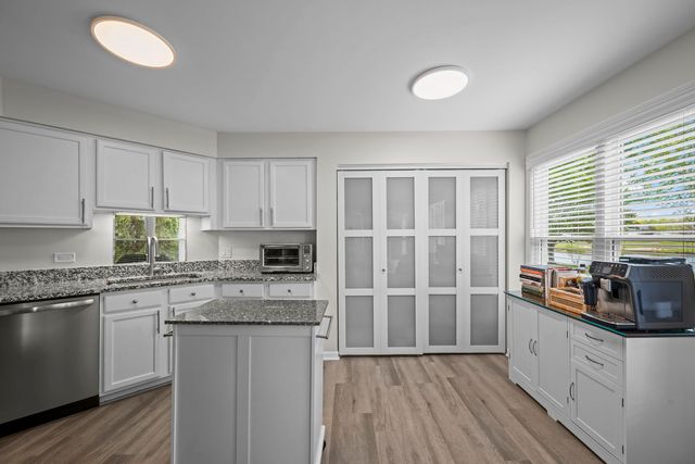 324 Satinwood Court N, Buffalo Grove, IL 60089