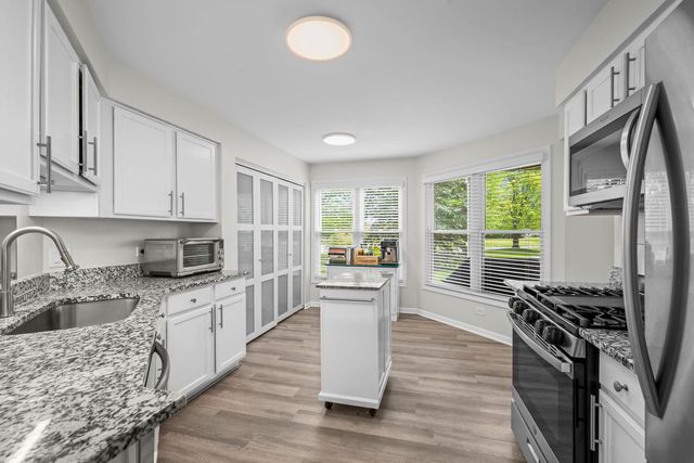 324 Satinwood Court N, Buffalo Grove, IL 60089