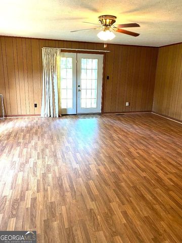 542 Jones Avenue, Swainsboro, GA 30401