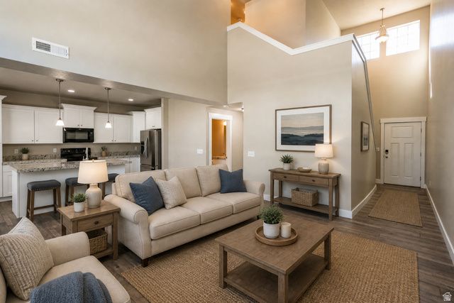 1739 E HOLLADAY HILL LN, Holladay, UT 84124