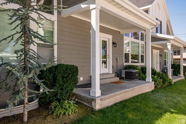 1739 E HOLLADAY HILL LN, Holladay, UT 84124
