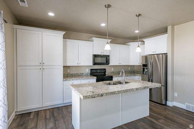 1739 E HOLLADAY HILL LN, Holladay, UT 84124