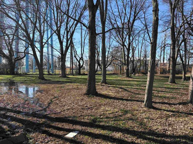 530 E 11th Street, Rushville, IN 46173