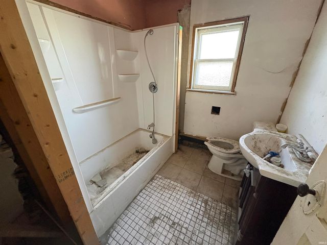 530 E 11th Street, Rushville, IN 46173
