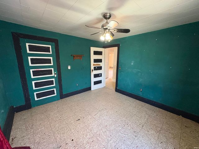 530 E 11th Street, Rushville, IN 46173