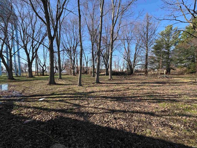 530 E 11th Street, Rushville, IN 46173