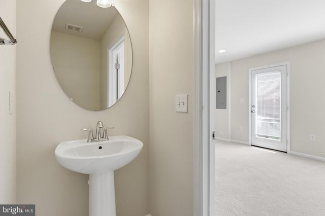 6082 FORUM SQ, Frederick, MD 21703