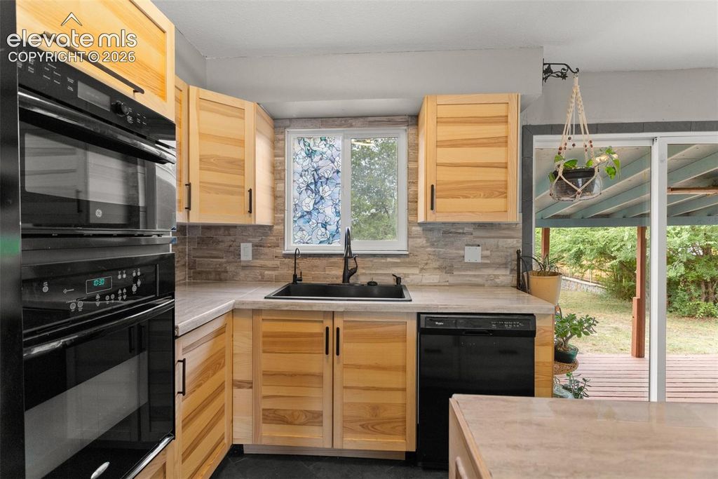 1216 Hathaway Drive, Colorado Springs, CO 80901 — photo 4