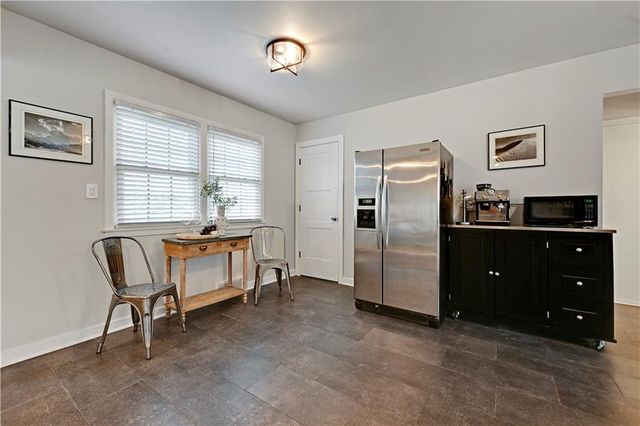 9709 State Line Road, Kansas City, MO 64114