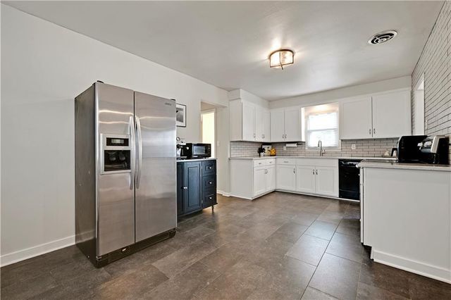 9709 State Line Road, Kansas City, MO 64114